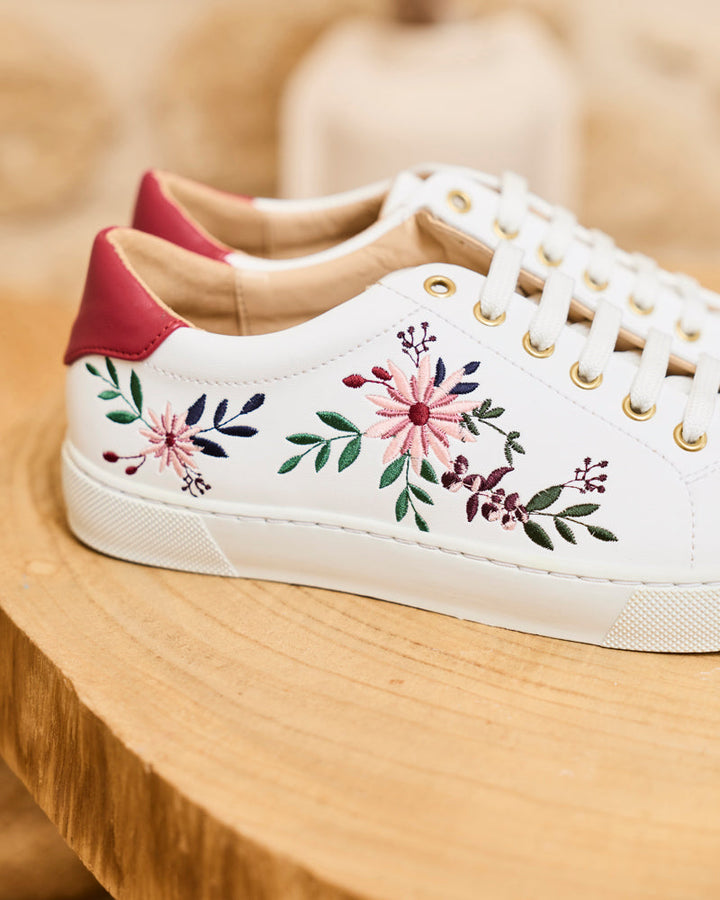 baskets en cuir vegan brodées de motifs floraux, marque Minuit sur Terre