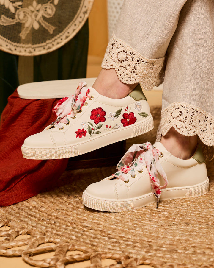 baskets en cuir vegan brodées de motifs floraux, marque Minuit sur Terre