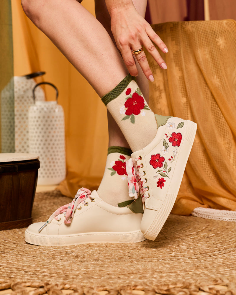 baskets en cuir vegan brodées de motifs floraux, marque Minuit sur Terre