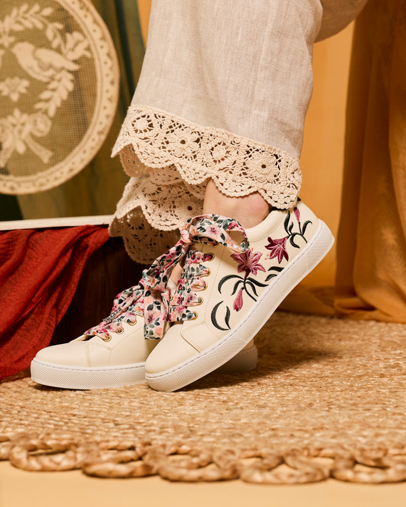 baskets en cuir vegan brodées de motifs floraux, marque Minuit sur Terre