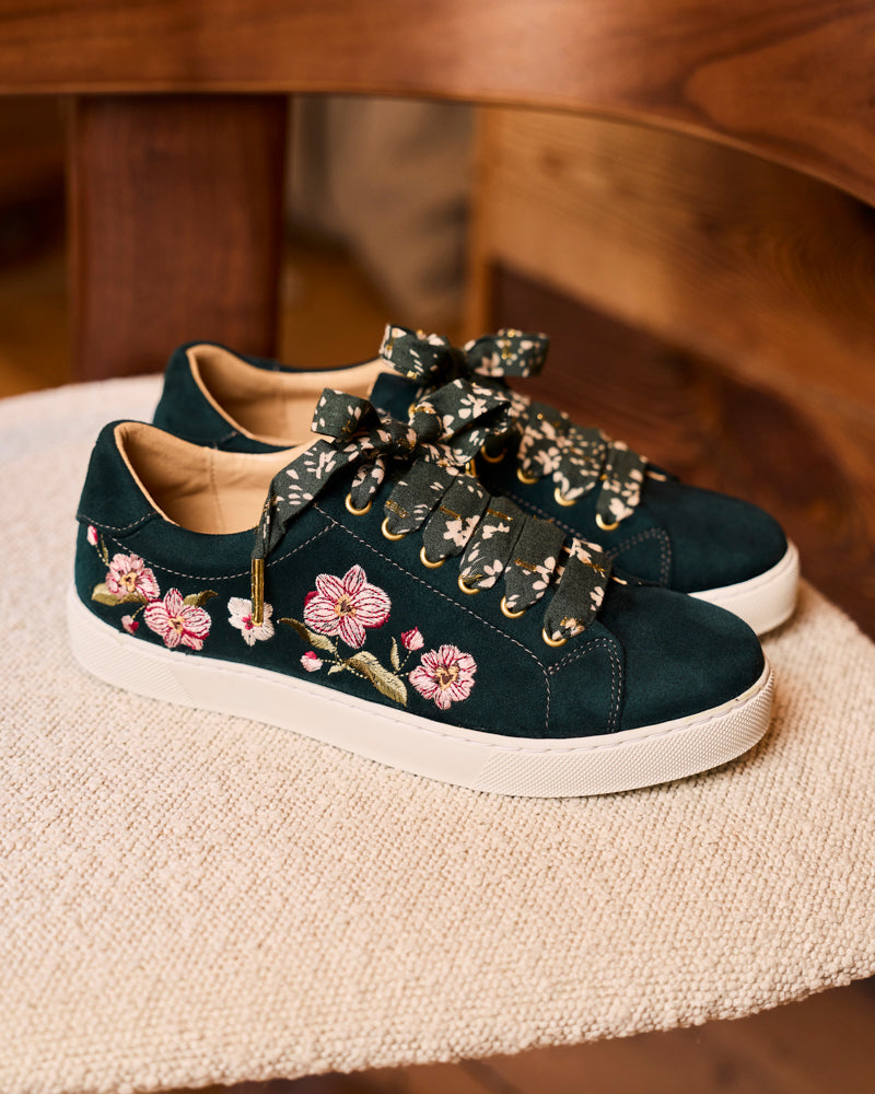 baskets en cuir vegan brodées de motifs floraux, marque Minuit sur Terre
