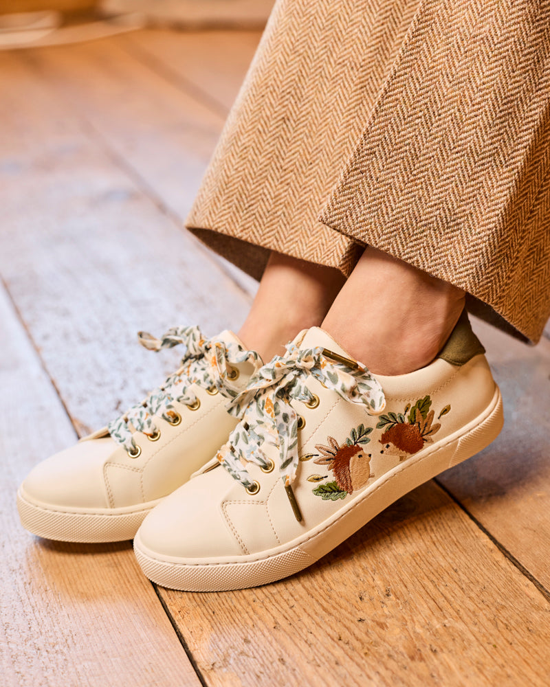baskets en cuir vegan brodées de motifs hérissons, marque Minuit sur Terre
