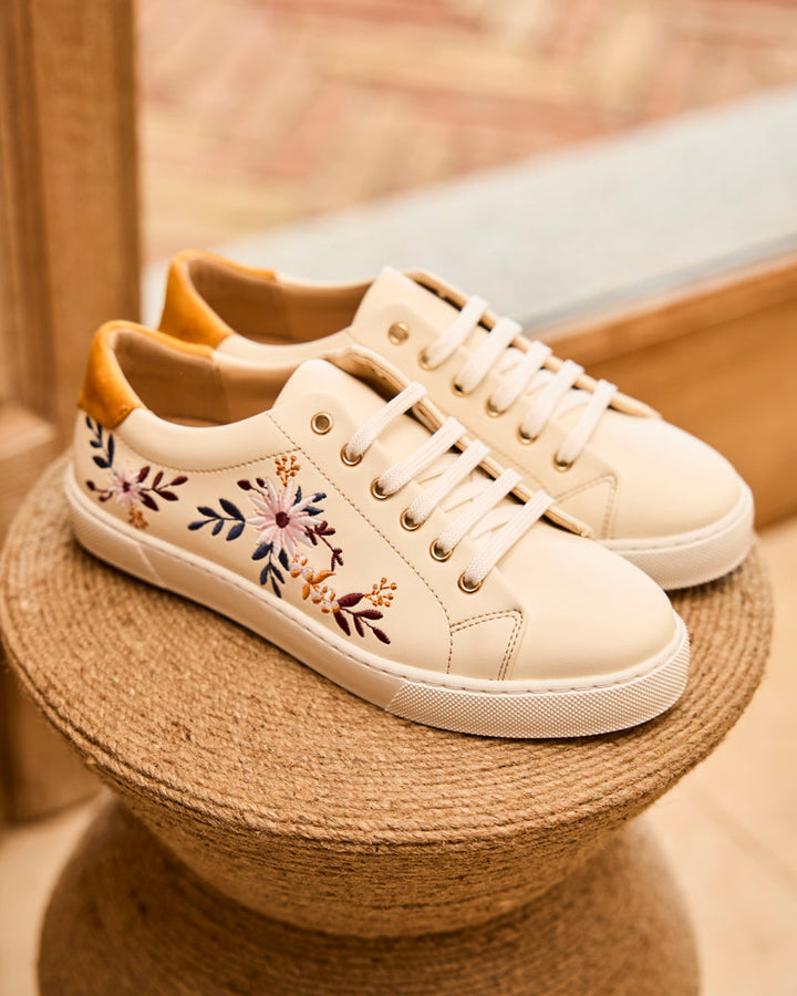 baskets en cuir vegan brodées de motifs floraux, marque Minuit sur Terre