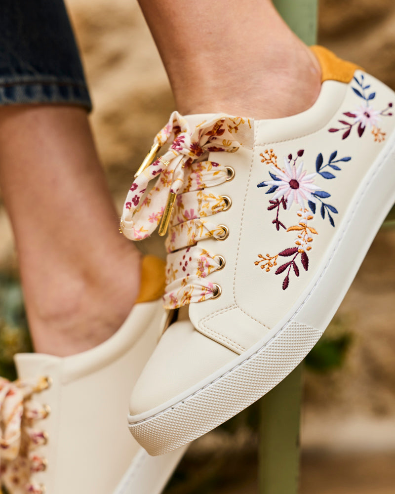 baskets en cuir vegan brodées de motifs floraux, marque Minuit sur Terre