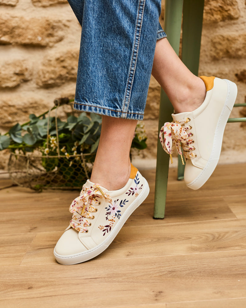 baskets en cuir vegan brodées de motifs floraux, marque Minuit sur Terre