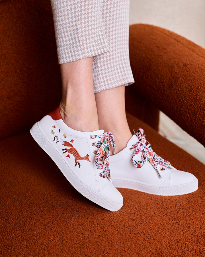 baskets en cuir vegan brodées de motifs floraux, marque Minuit sur Terre