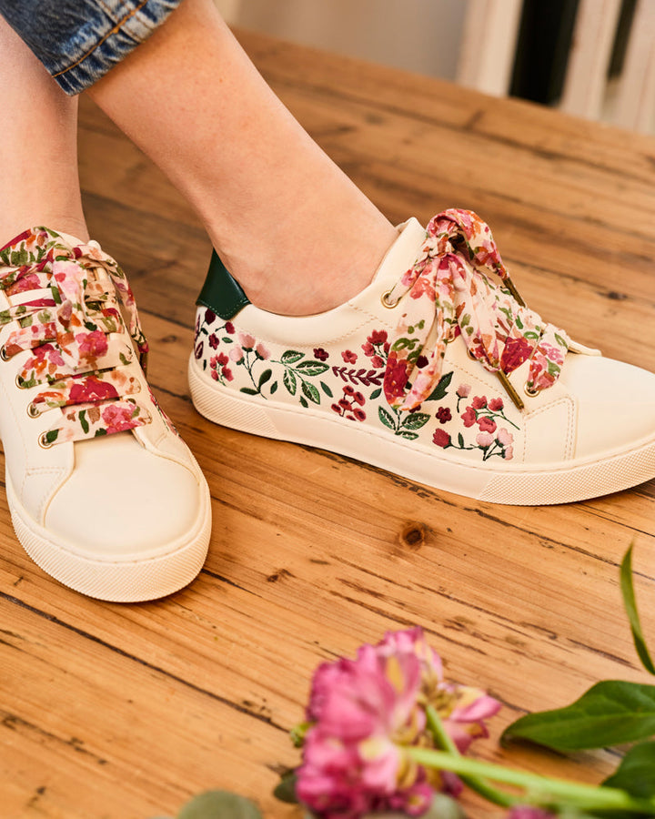 baskets en cuir vegan brodées de motifs floraux, marque Minuit sur Terre