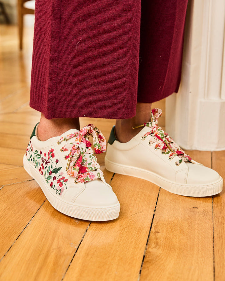 baskets en cuir vegan brodées de motifs floraux, marque Minuit sur Terre