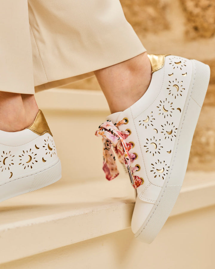 baskets en cuir vegan brodées de motifs floraux, marque Minuit sur Terre