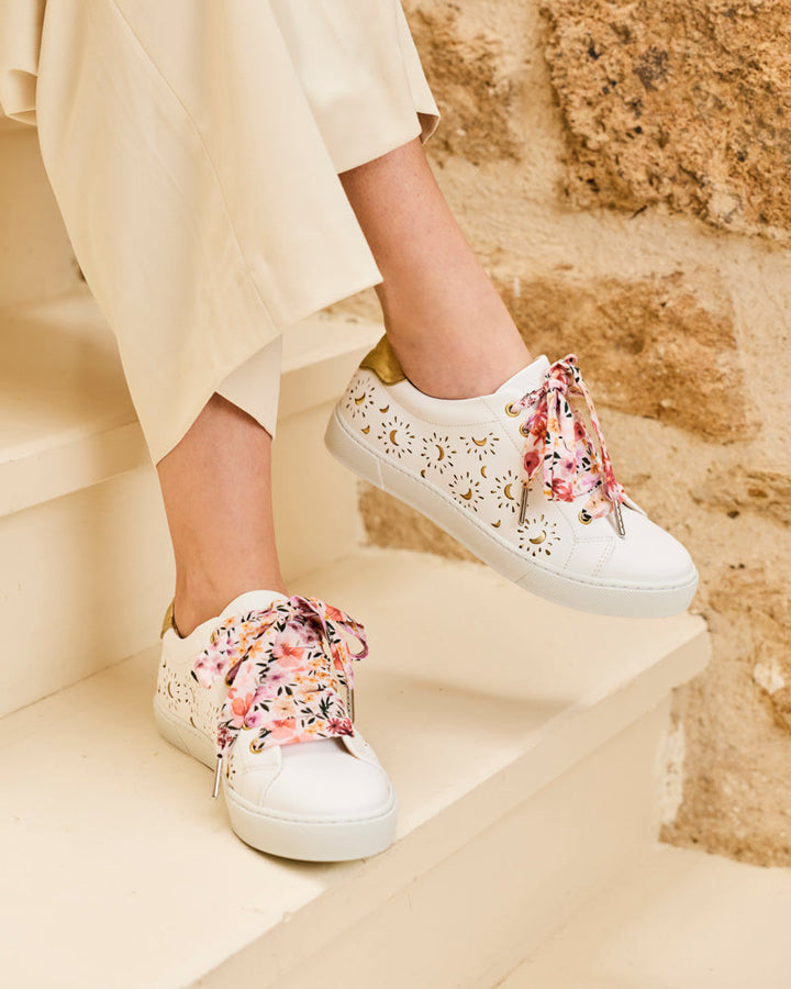 baskets en cuir vegan brodées de motifs floraux, marque Minuit sur Terre