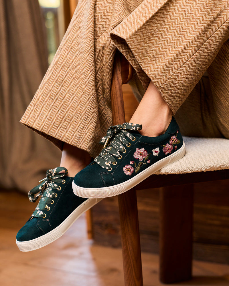 baskets en cuir vegan brodées de motifs floraux, marque Minuit sur Terre