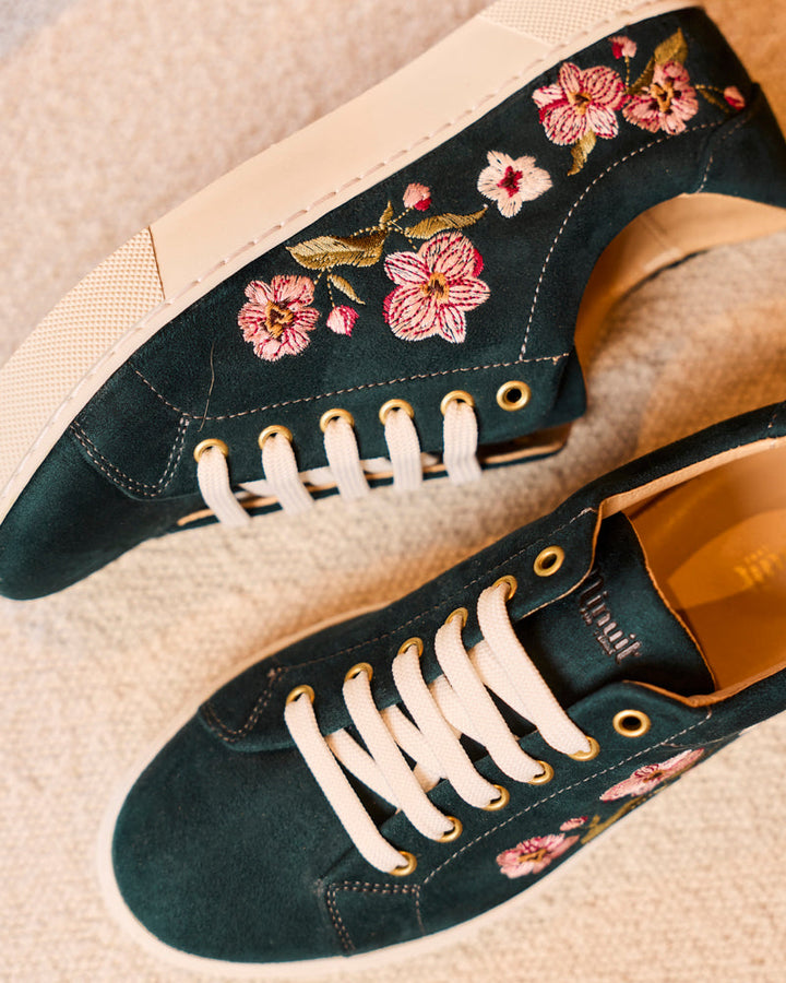 baskets en cuir vegan brodées de motifs floraux, marque Minuit sur Terre