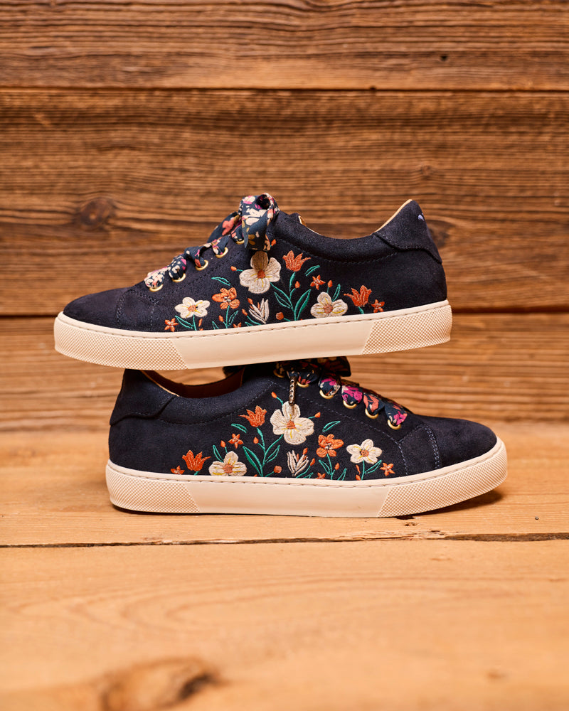 baskets en cuir vegan brodées de motifs floraux, marque Minuit sur Terre
