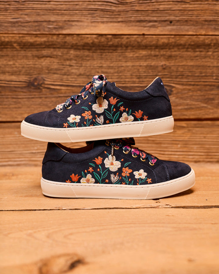 baskets en cuir vegan brodées de motifs floraux, marque Minuit sur Terre