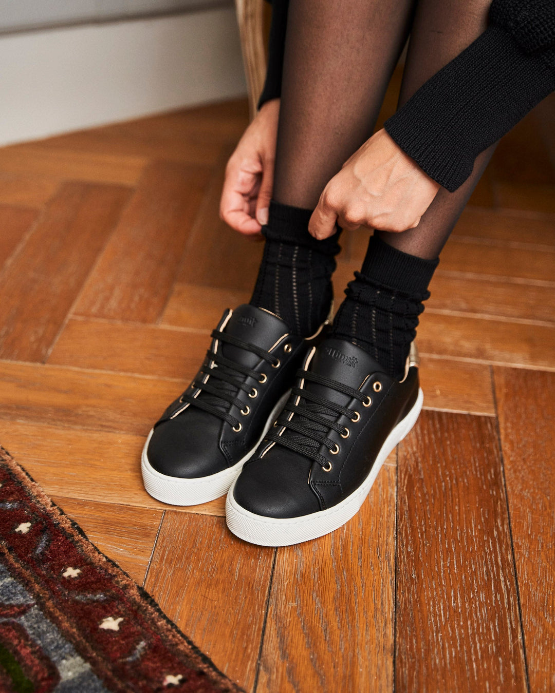 baskets en cuir vegan brodées de motifs floraux, marque Minuit sur Terre