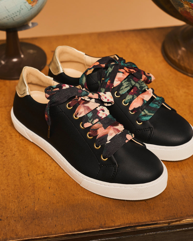 baskets en cuir vegan brodées de motifs floraux, marque Minuit sur Terre