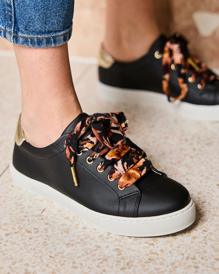 baskets en cuir vegan brodées de motifs floraux, marque Minuit sur Terre