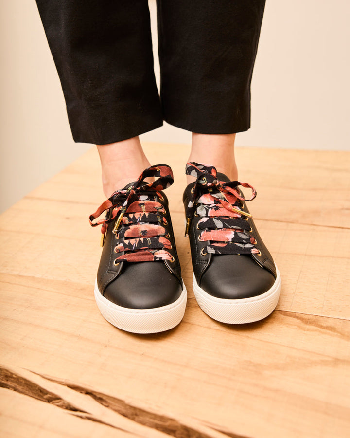 baskets en cuir vegan brodées de motifs floraux, marque Minuit sur Terre