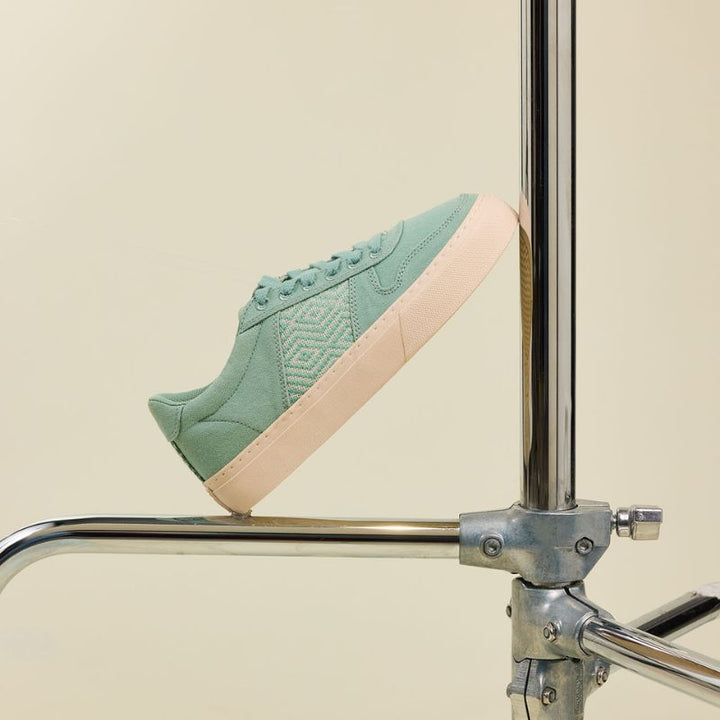 baskets vegan bleu turquoise avec  tissage ethnique marque N&