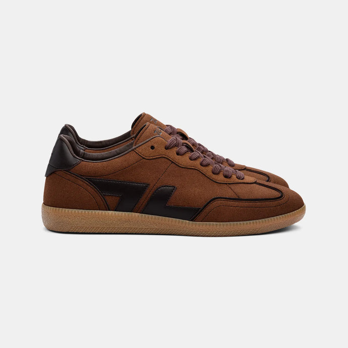 Baskets vegan marron Delta Nuts, vue profil, mettant en avant leur esthétique sobre et durable.