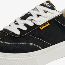Load image into Gallery viewer, baskets en toile noire avec semelle blanche, style Vans