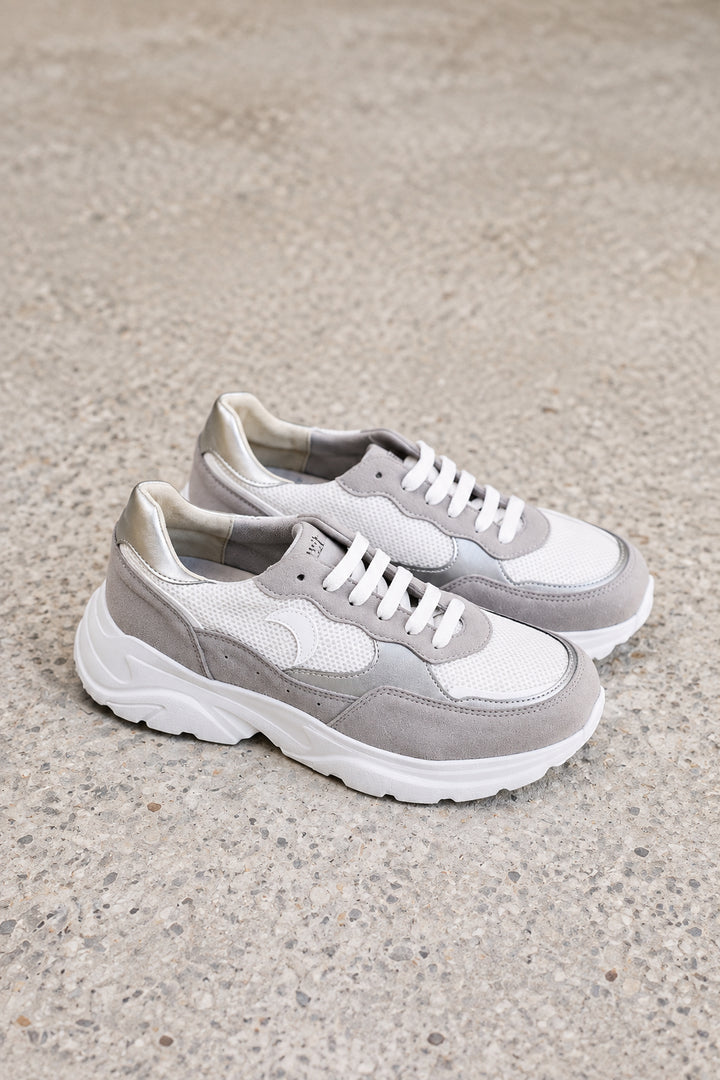 baskets vegan au design rétro running avec semelles épaisses chunky