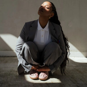 tenue avec baskets vegan rose