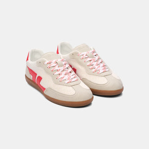 Vue de face des baskets Delta Cordura Blanco, look minimaliste et conception vegan.
