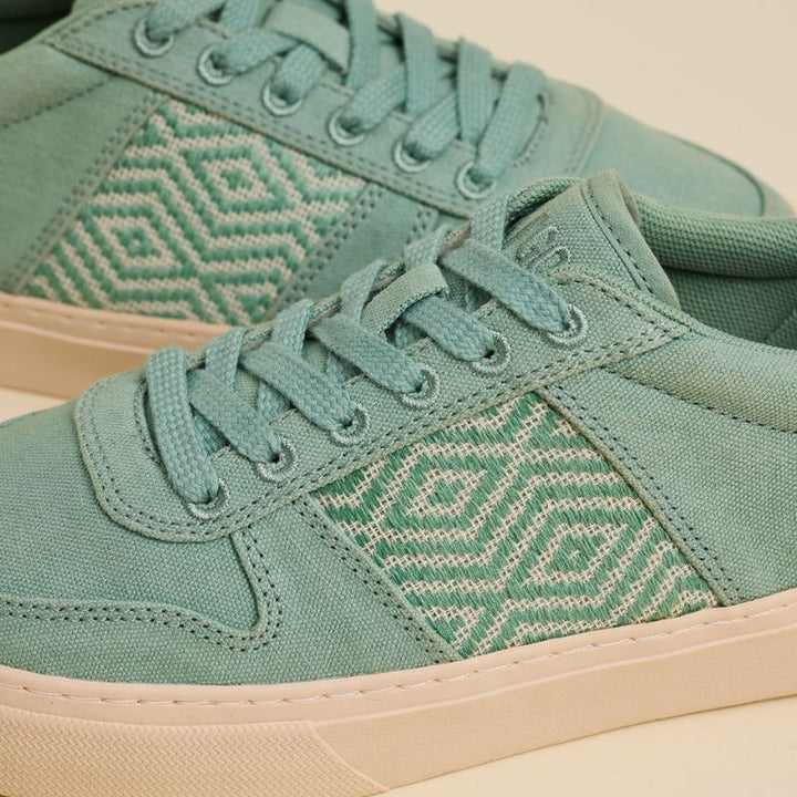 baskets vegan bleu turquoise avec  tissage ethnique marque N&