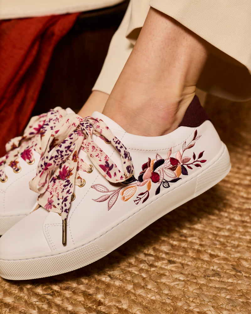 baskets en cuir vegan brodées de motifs floraux, marque Minuit sur Terre
