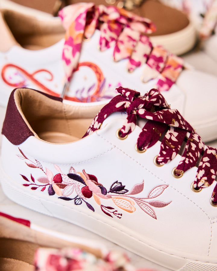 baskets en cuir vegan brodées de motifs floraux, marque Minuit sur Terre