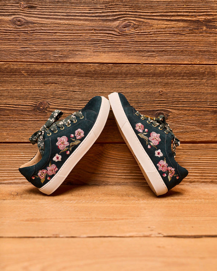 baskets en cuir vegan brodées de motifs floraux, marque Minuit sur Terre