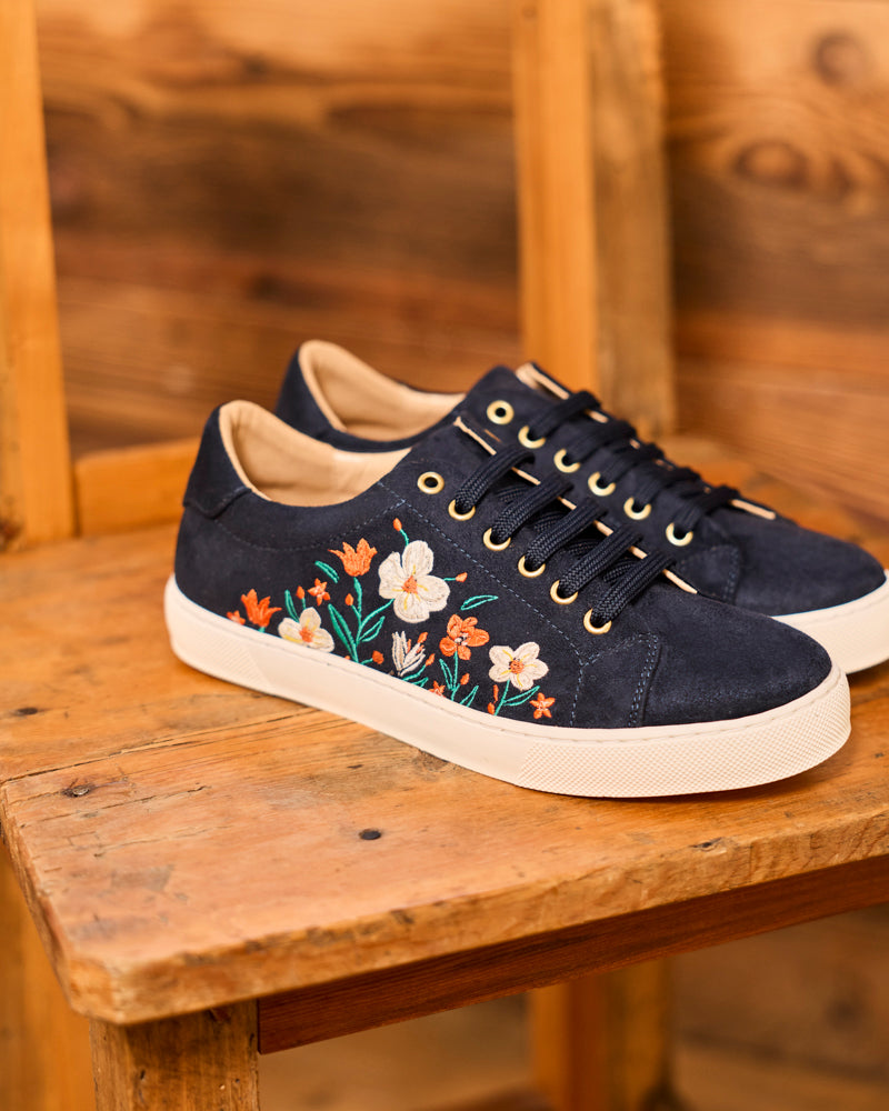 baskets en cuir vegan brodées de motifs floraux, marque Minuit sur Terre
