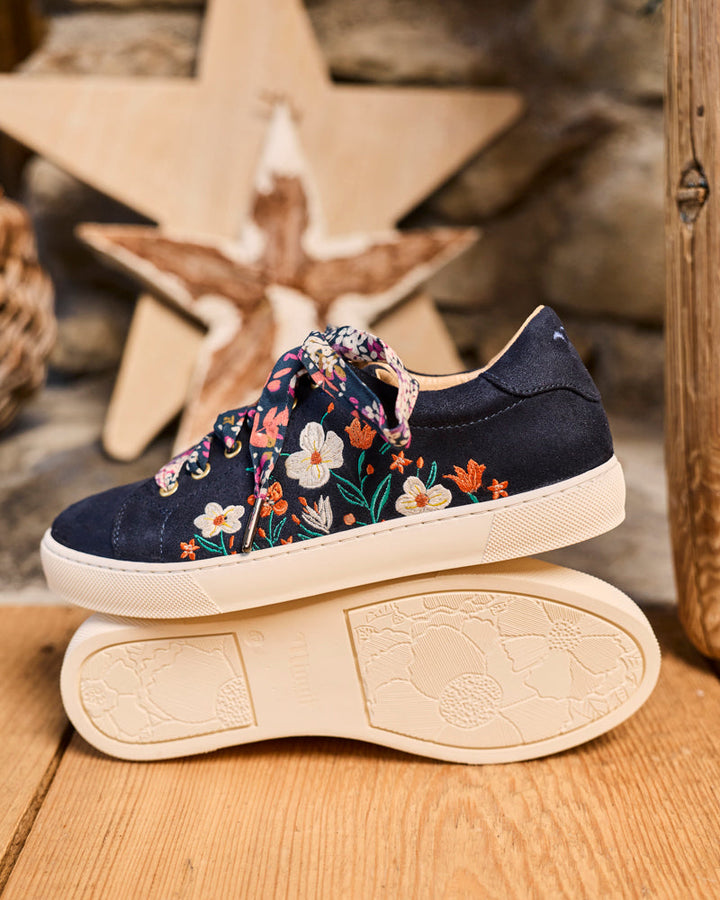 baskets en cuir vegan brodées de motifs floraux, marque Minuit sur Terre