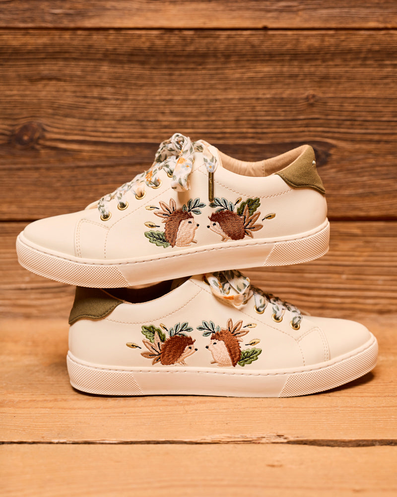 baskets en cuir vegan brodées de motifs hérissons, marque Minuit sur Terre