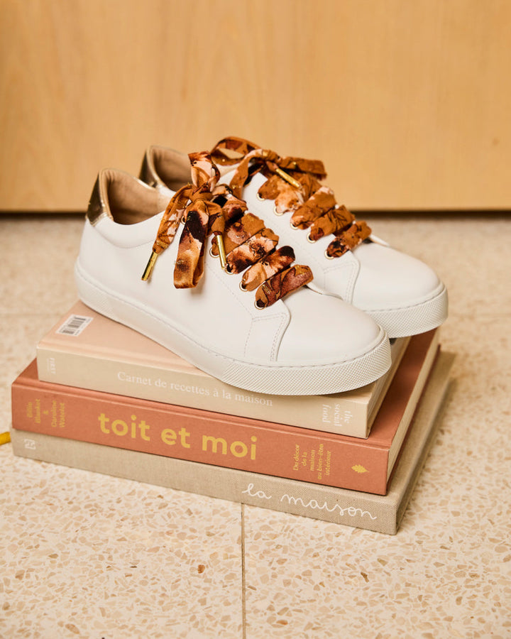 baskets en cuir vegan brodées de motifs floraux, marque Minuit sur Terre