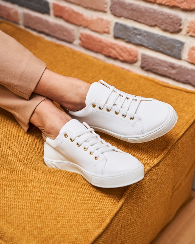 baskets en cuir vegan brodées de motifs floraux, marque Minuit sur Terre