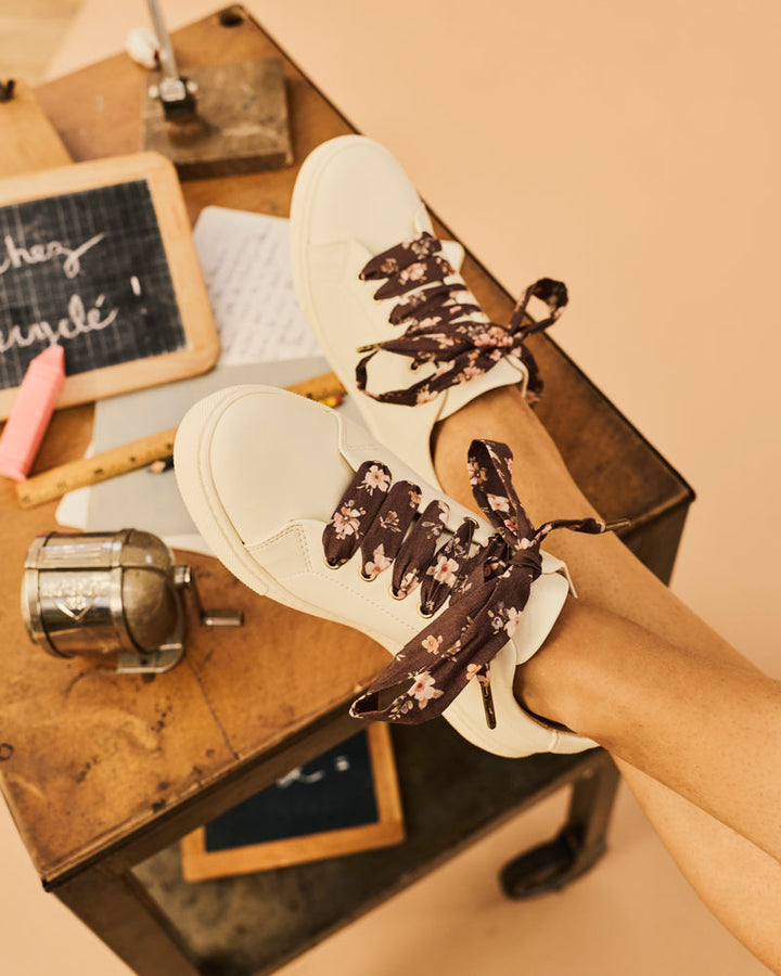 baskets en cuir vegan brodées de motifs floraux, marque Minuit sur Terre