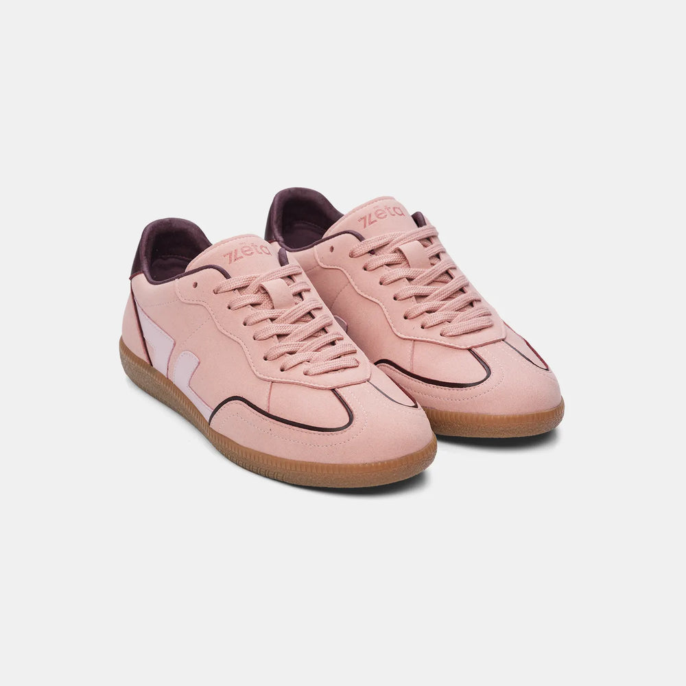 Vue de face des baskets Delta Rose, teinte poudrée et design minimaliste.