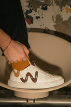 Charger l&#39;image dans la galerie, Sneakers customisées vegan moka Wild Walker Mood Walk