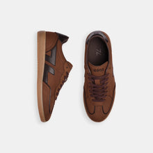 Load image into Gallery viewer, Présentation complète des baskets marron Delta Nuts, différentes vues illustrant leur confort et élégance naturelle.