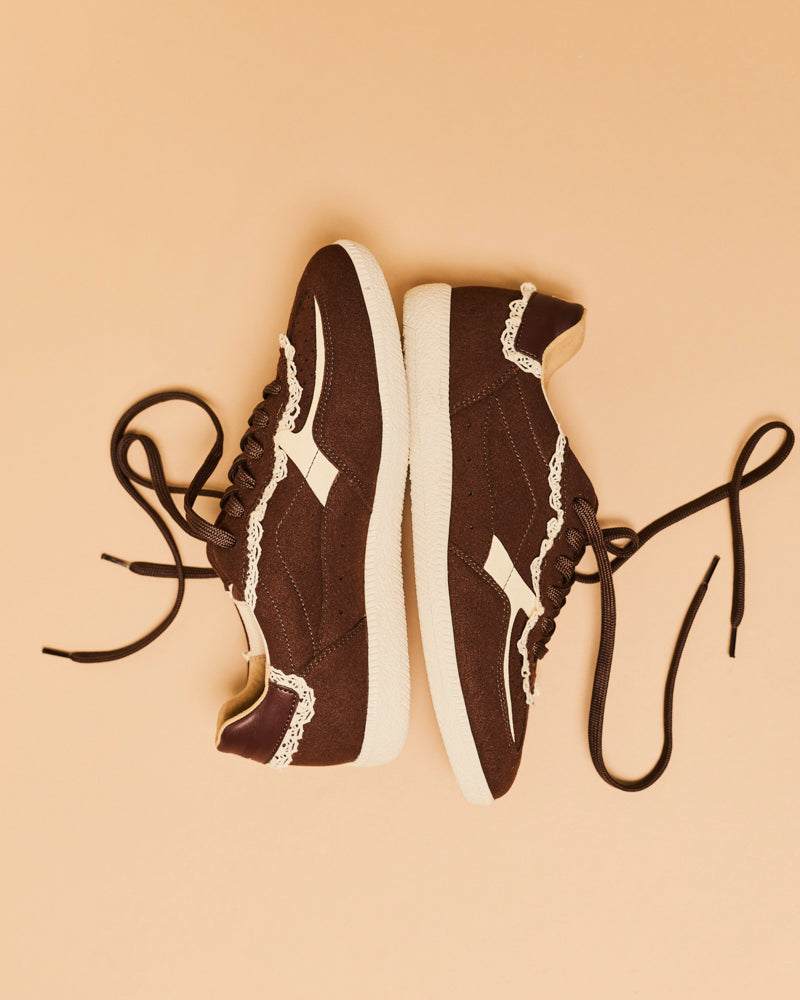 Baskets vegan de la marque Minuit sur Terre, modèle Rive Choco Dentelle