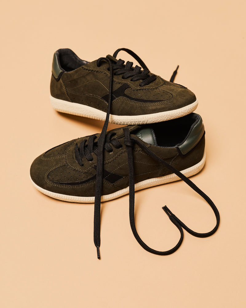 Baskets vegan de la marque Minuit sur Terre, modèle Rive Kaki