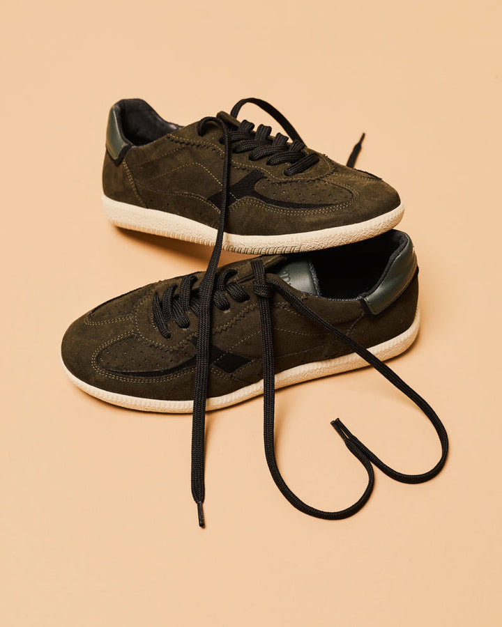 Baskets vegan de la marque Minuit sur Terre, modèle Rive Kaki