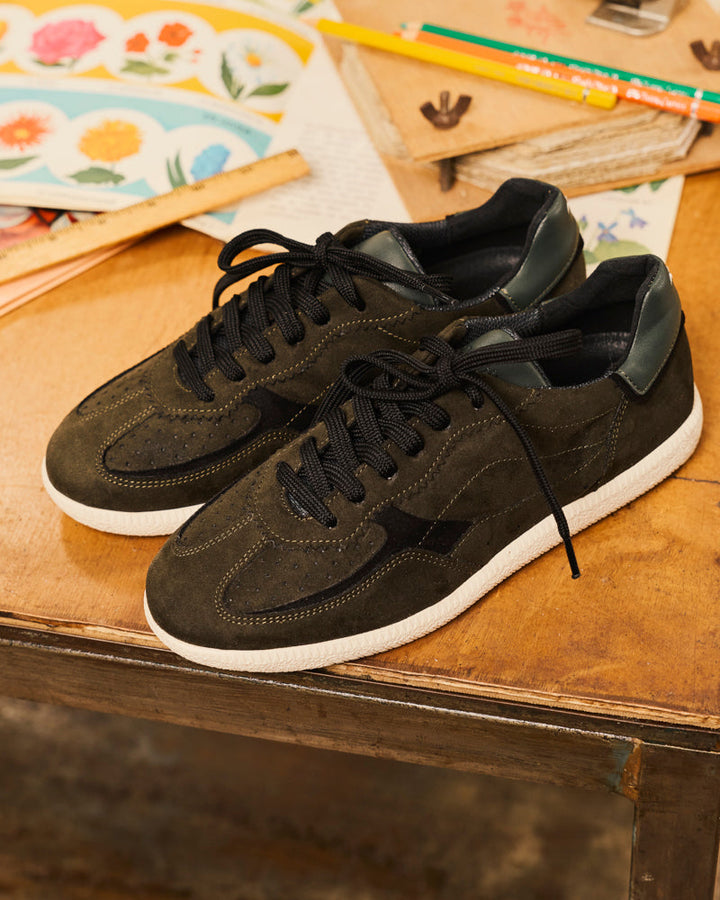 Baskets vegan de la marque Minuit sur Terre, modèle Rive Kaki