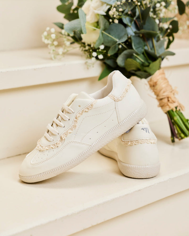 Baskets vegan de la marque Minuit sur Terre, modèle Rive Vanille Dentelle