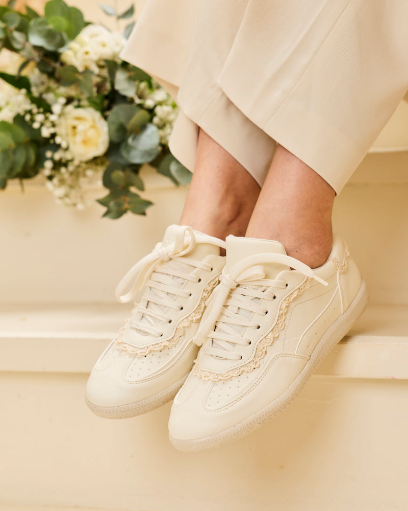 Baskets vegan de la marque Minuit sur Terre, modèle Rive Vanille Dentelle