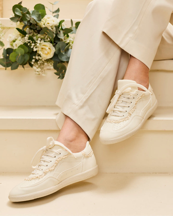 Baskets vegan de la marque Minuit sur Terre, modèle Rive Vanille Dentelle