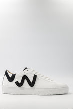 Charger l&#39;image dans la galerie, Baskets vegan personnalisées blanches et noires Wild Walker