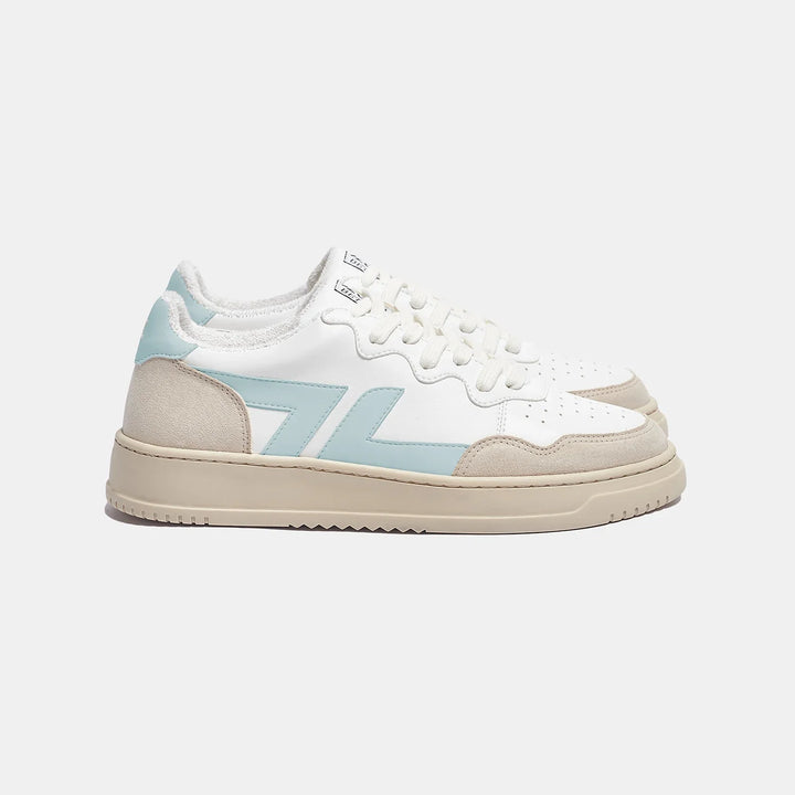 baskets en cuir vegan blanches et bleu ciel